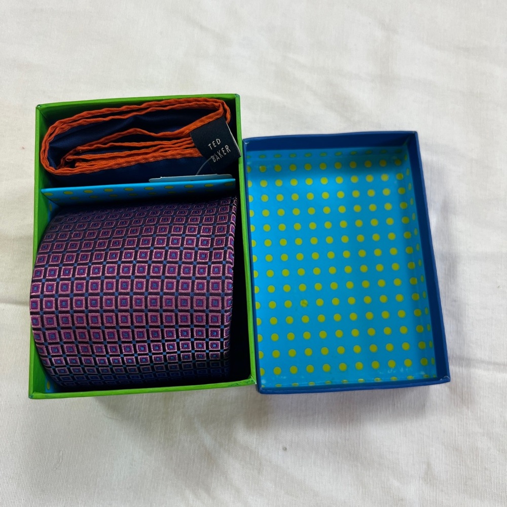 Ted Baker London necktie and pocket square New in Box